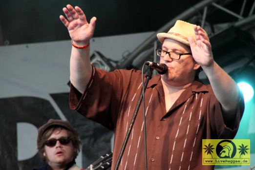 King Hammond (UK) with The Saloon Soldiers 16. This Is Ska Festival - Wasserburg, Rosslau 22. Juni 2012 (11).JPG